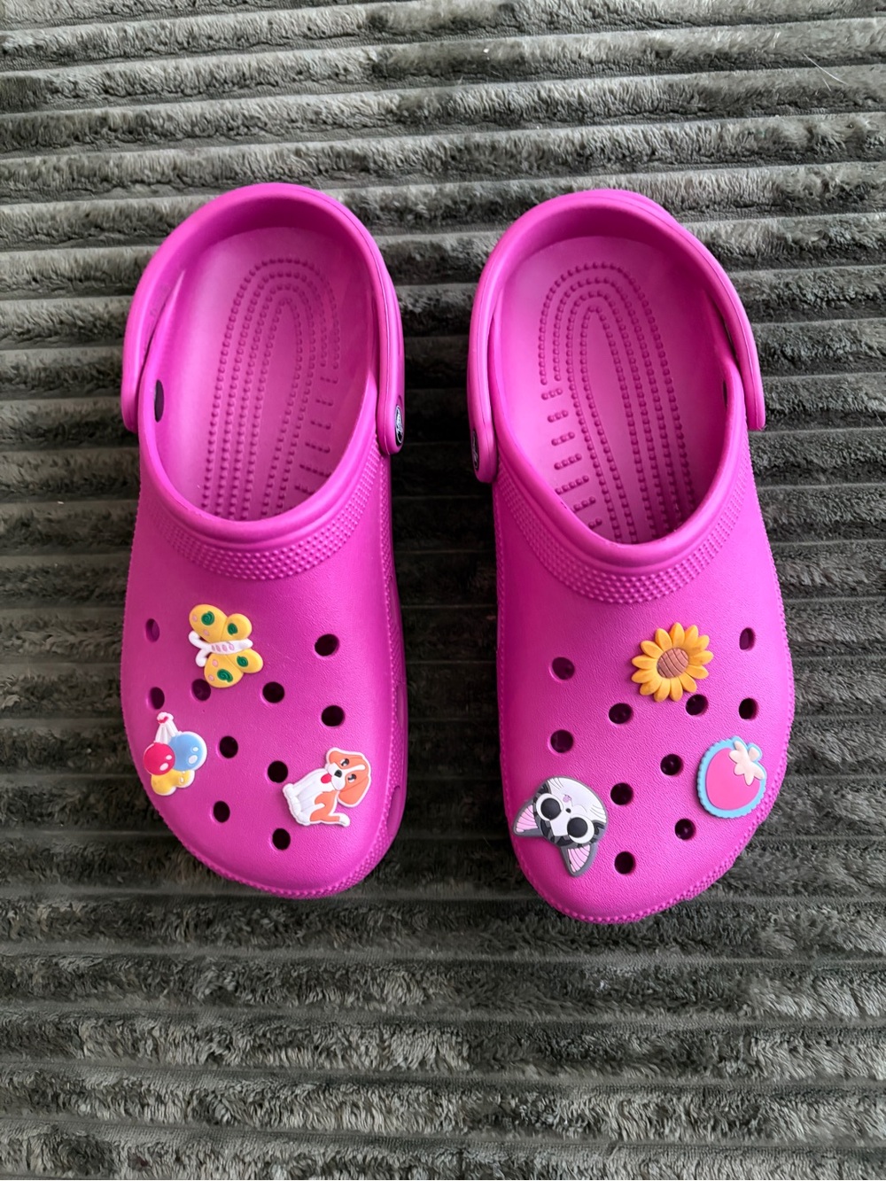 CROCS Women’s Classic Clogs Hot Pink Size 10 NWOT w/ Jibbitz Charms